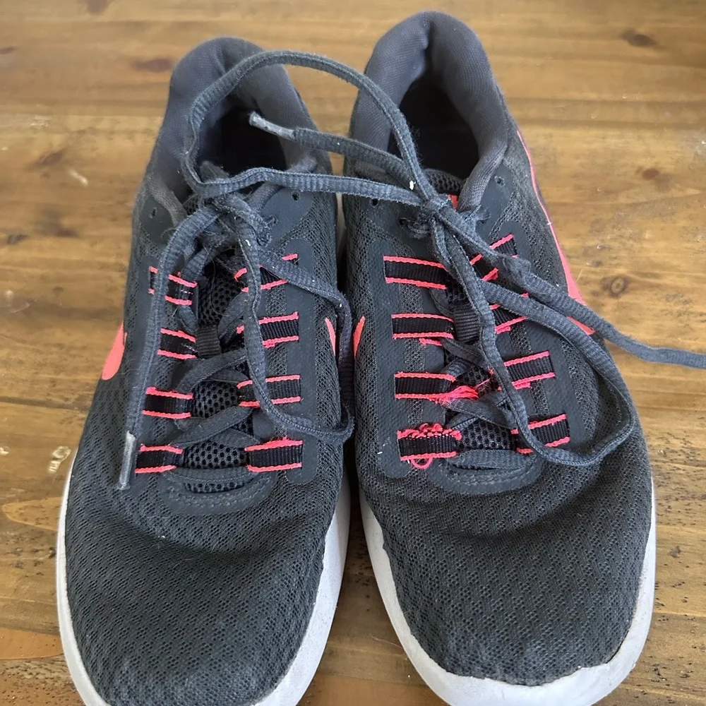 Womans Gray Hot Pink Nike Lunarlon running Shoes size 6.5